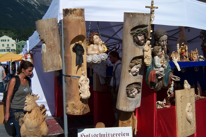 100_1706 small INNSBRUCK MARKET.jpg - 295206 Bytes